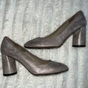 Donald Pliner “Virgo” Taupe Metallic Leather Cylinder Pump Heels, EUC, Size 7.5